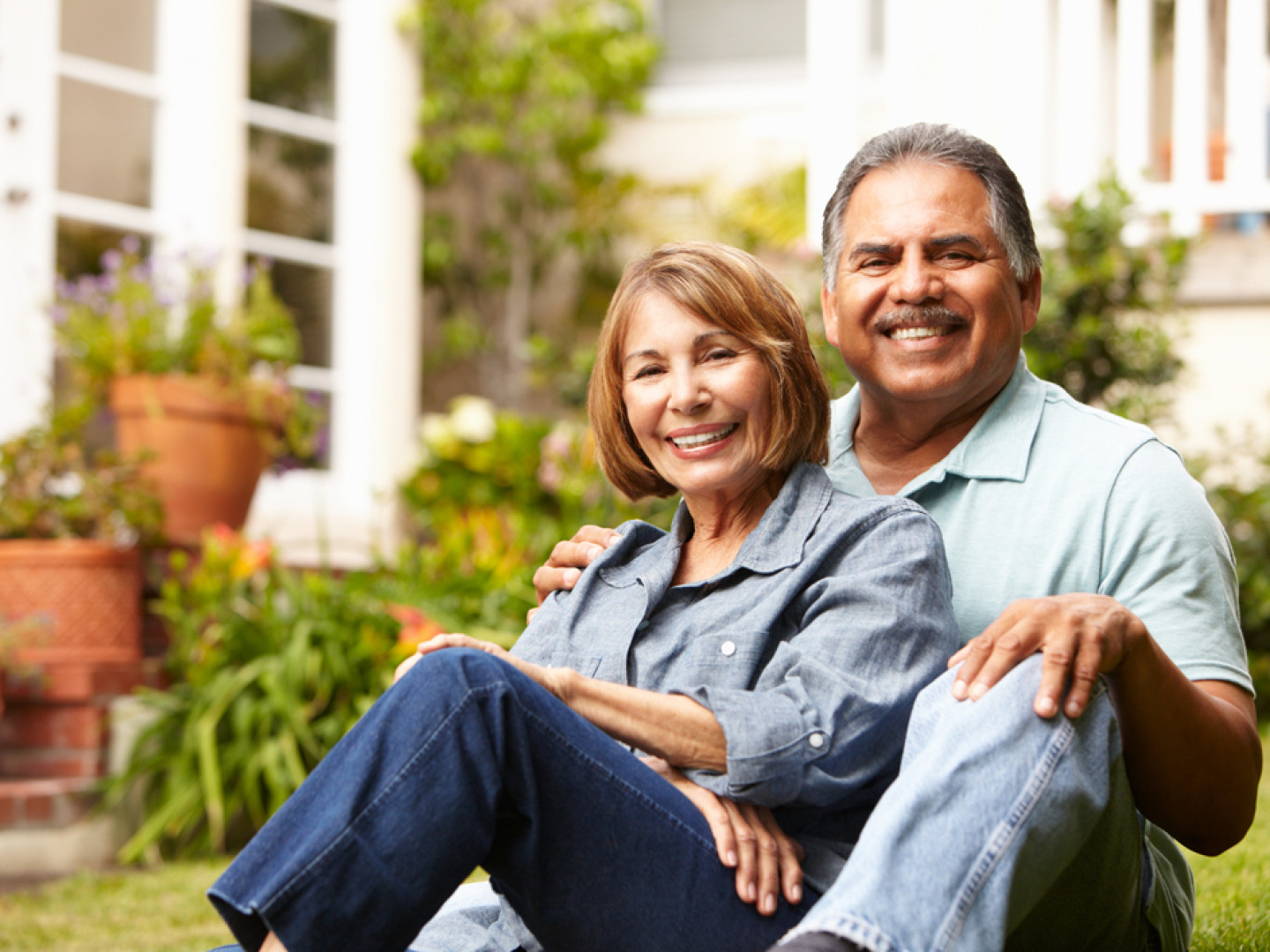 Senior-couple-relaxing-