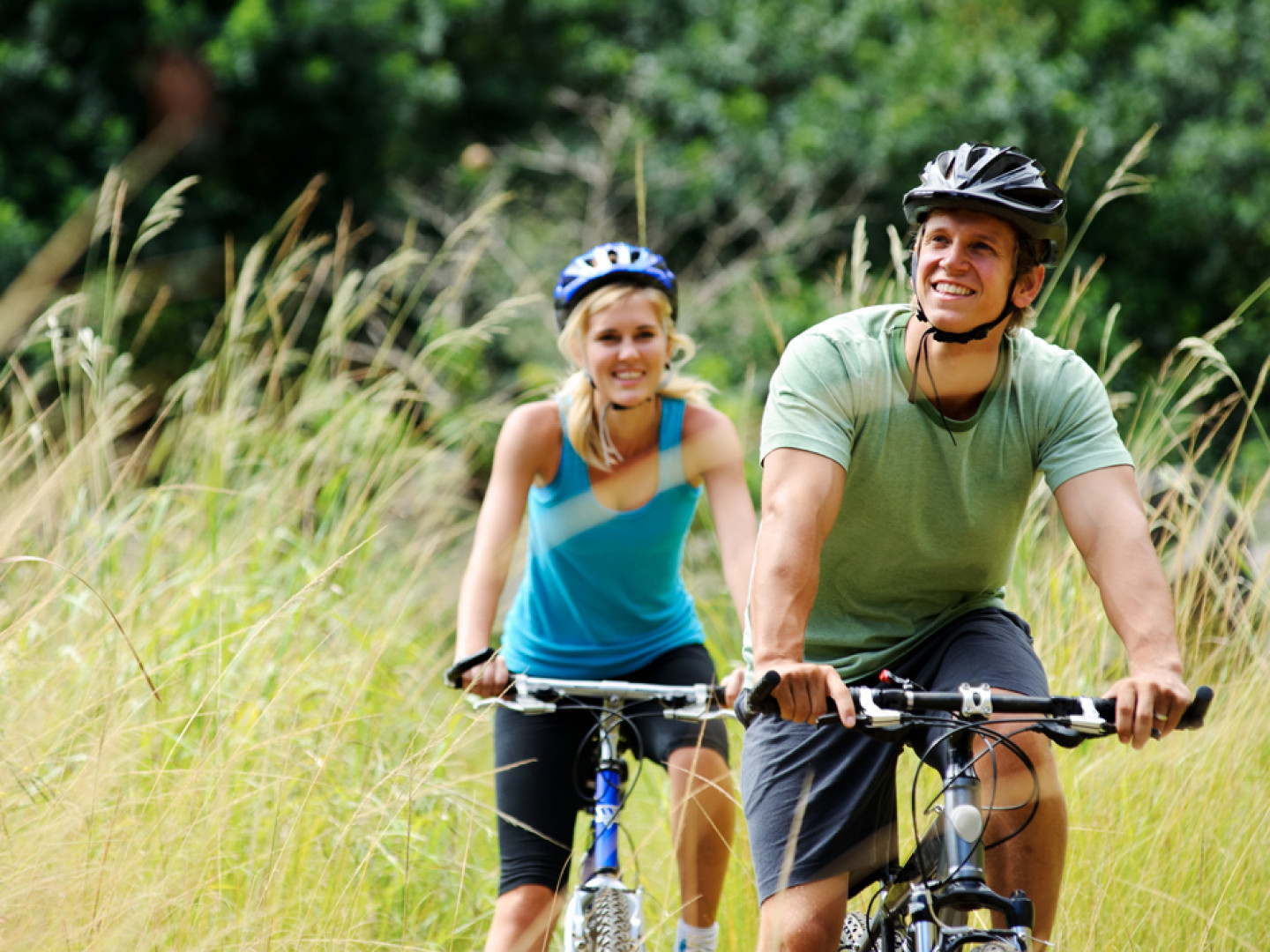 happy-couple-riding-bicycles